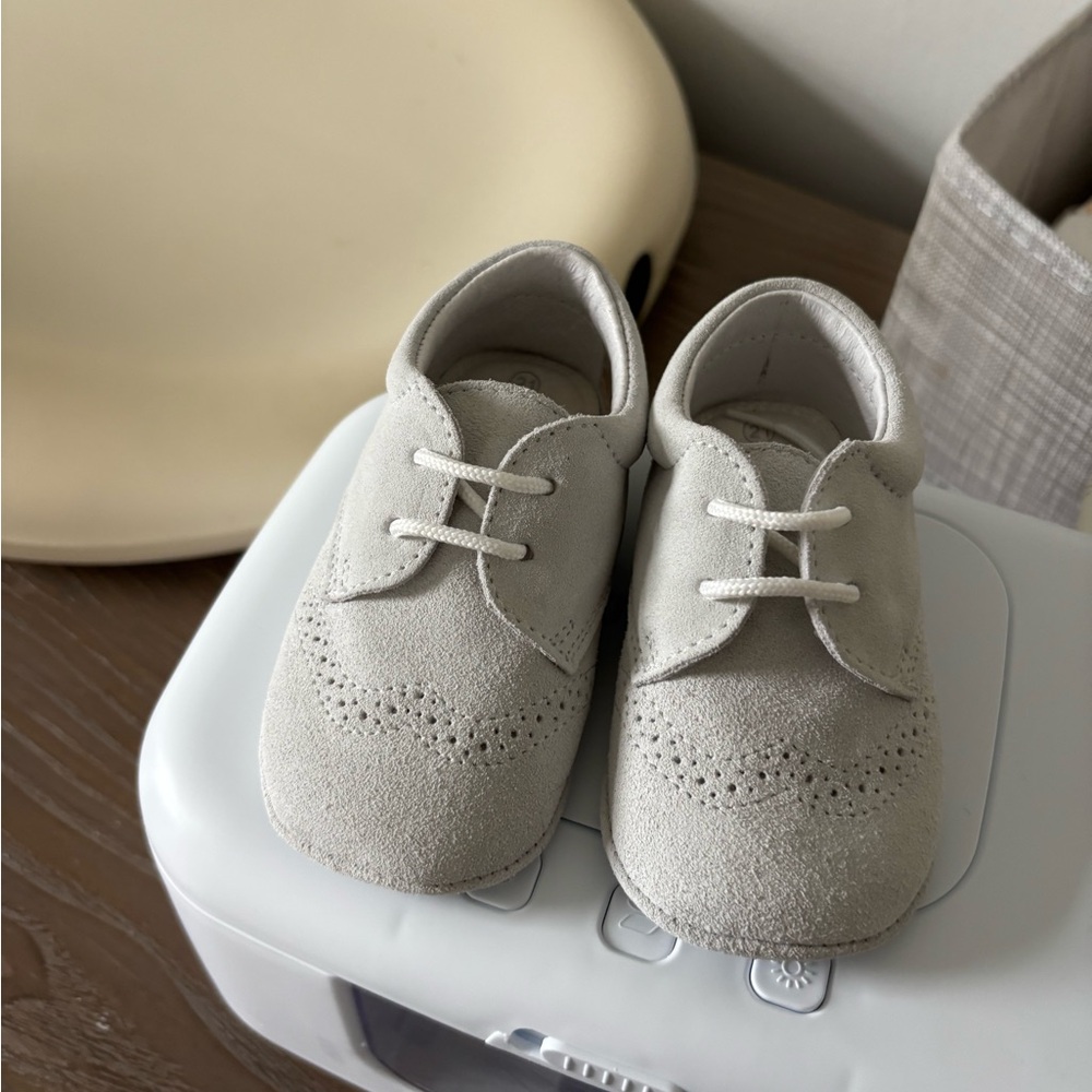 Elegant Cream Kids Dress Shoes - Picture 4 of 4